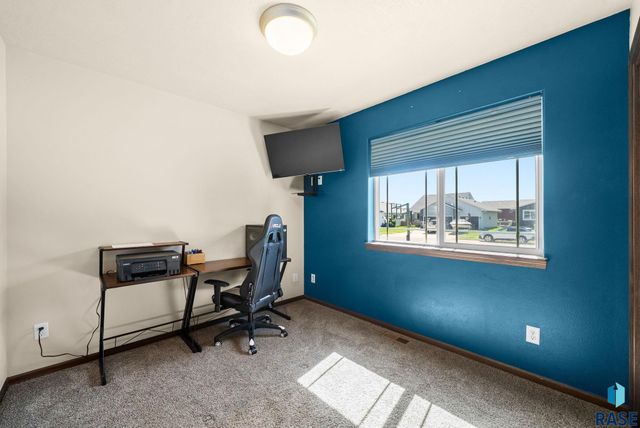 9020 W 22nd St Street, Sioux Falls, SD 57106