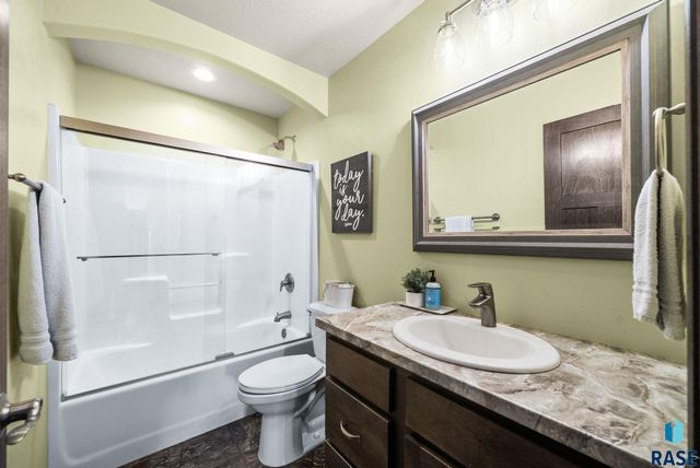 9020 W 22nd St Street, Sioux Falls, SD 57106