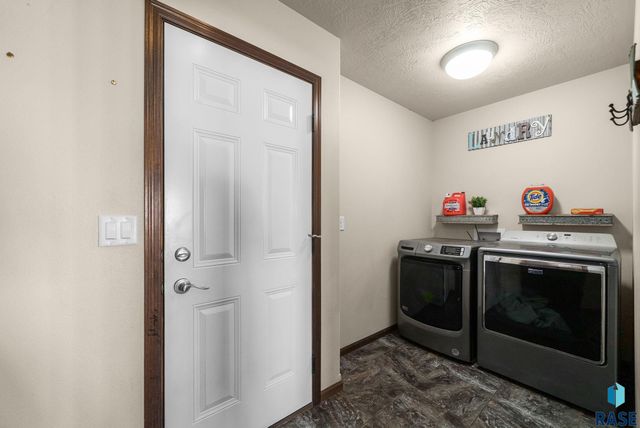 9020 W 22nd St Street, Sioux Falls, SD 57106