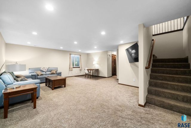 9020 W 22nd St Street, Sioux Falls, SD 57106