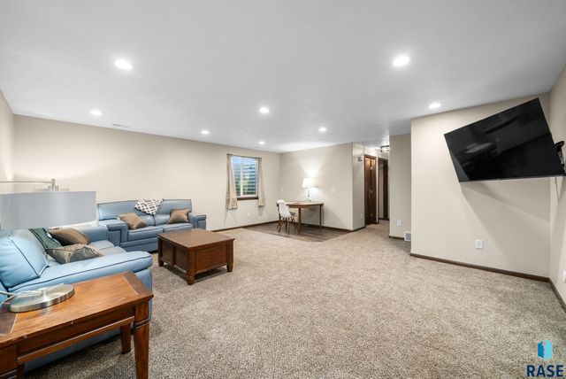 9020 W 22nd St Street, Sioux Falls, SD 57106