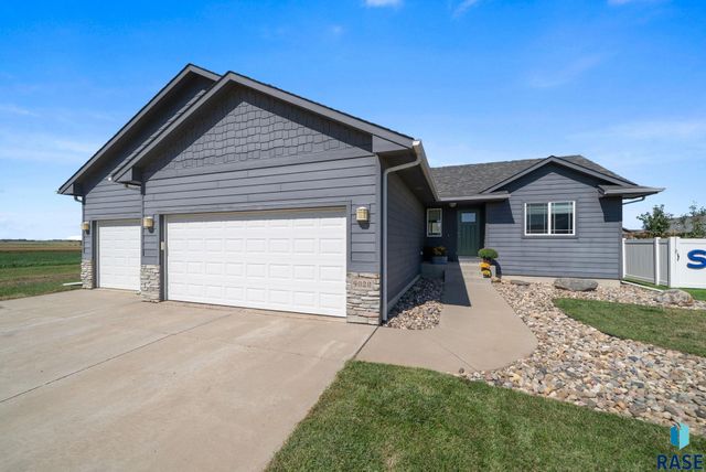 9020 W 22nd St Street, Sioux Falls, SD 57106