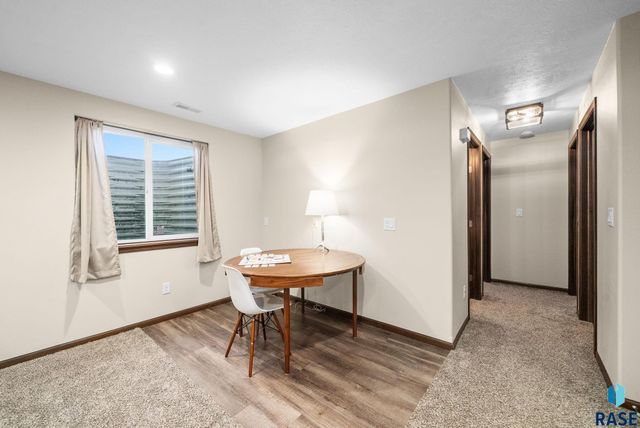 9020 W 22nd St Street, Sioux Falls, SD 57106