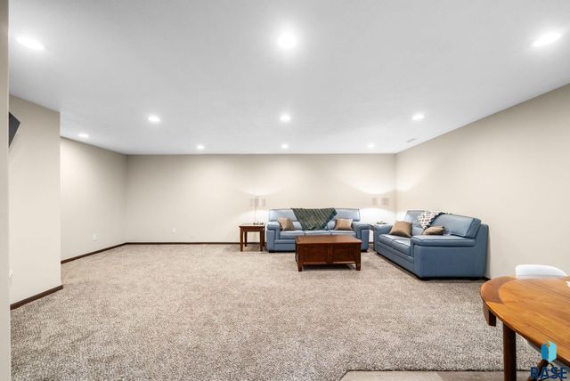 9020 W 22nd St Street, Sioux Falls, SD 57106