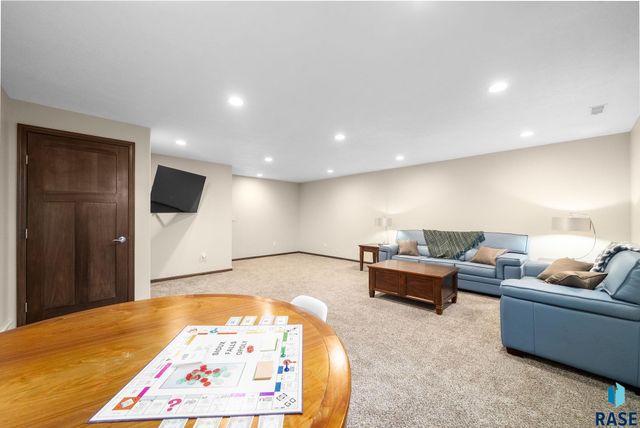 9020 W 22nd St Street, Sioux Falls, SD 57106