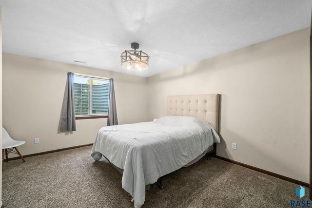 9020 W 22nd St Street, Sioux Falls, SD 57106