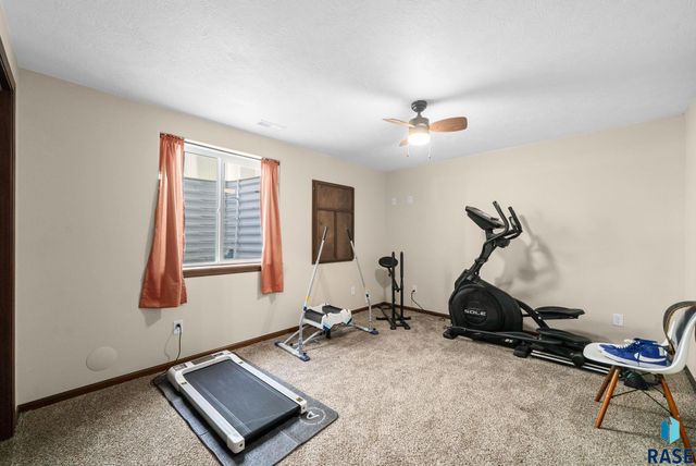 9020 W 22nd St Street, Sioux Falls, SD 57106