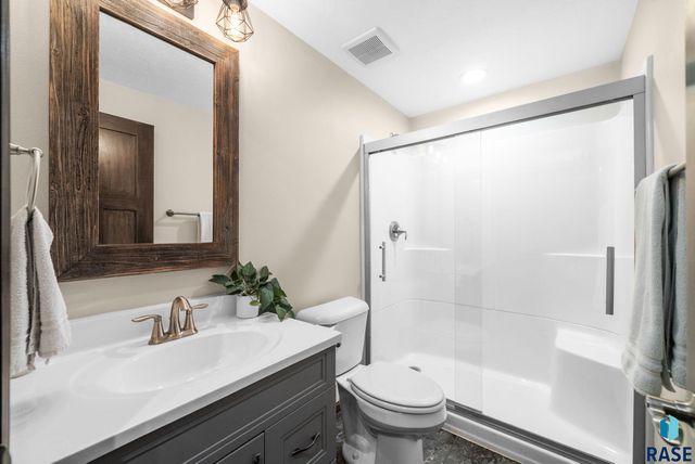 9020 W 22nd St Street, Sioux Falls, SD 57106
