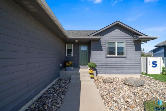 9020 W 22nd St Street, Sioux Falls, SD 57106