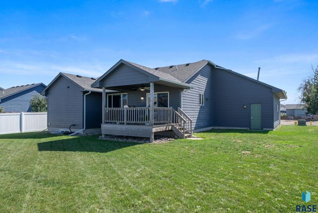 9020 W 22nd St Street, Sioux Falls, SD 57106