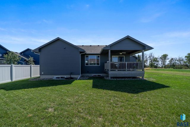 9020 W 22nd St Street, Sioux Falls, SD 57106
