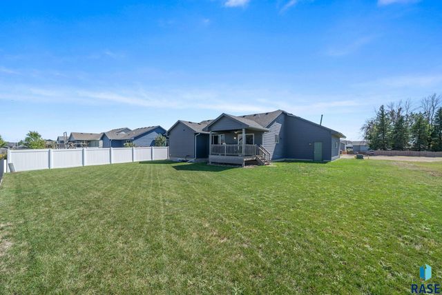 9020 W 22nd St Street, Sioux Falls, SD 57106