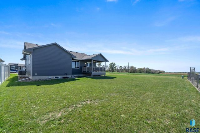9020 W 22nd St Street, Sioux Falls, SD 57106