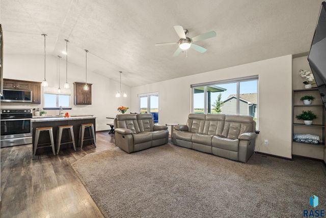 9020 W 22nd St Street, Sioux Falls, SD 57106