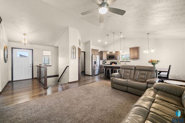 9020 W 22nd St Street, Sioux Falls, SD 57106