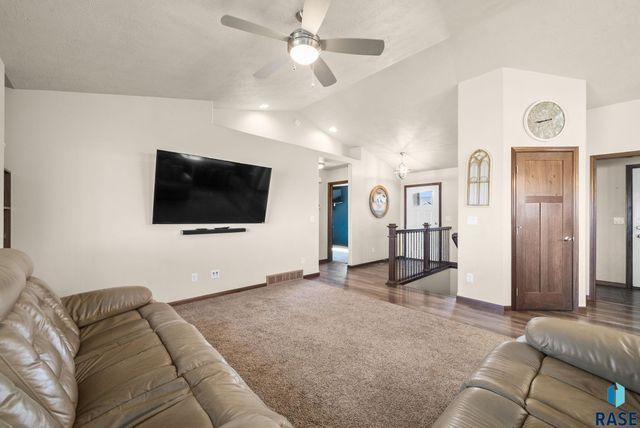 9020 W 22nd St Street, Sioux Falls, SD 57106