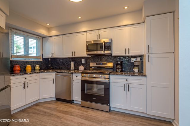 304 Buckingham Circle, Middletown, NJ 07748