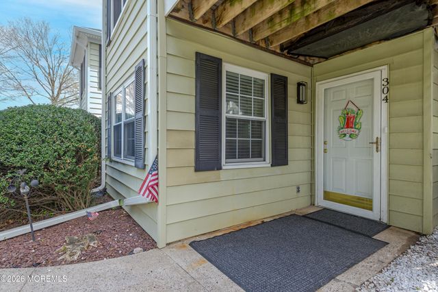 304 Buckingham Circle, Middletown, NJ 07748