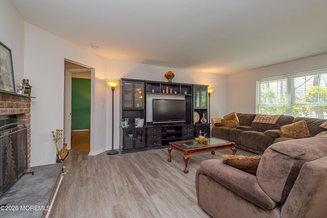 304 Buckingham Circle, Middletown, NJ 07748