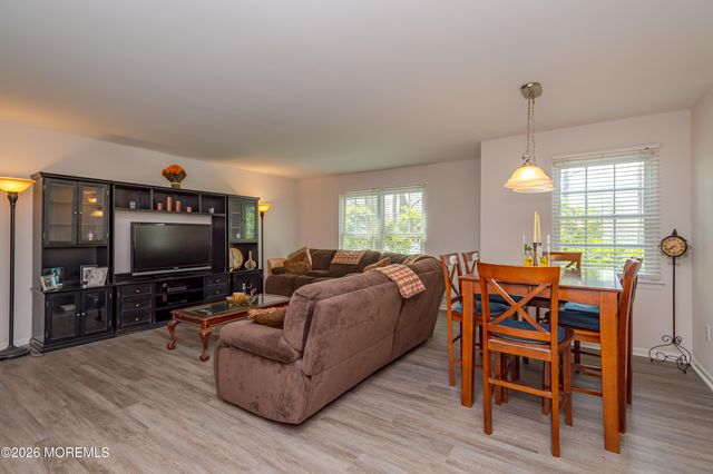 304 Buckingham Circle, Middletown, NJ 07748