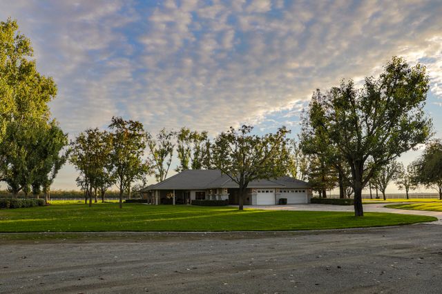 16500 Rd 152, Tulare, CA 93274