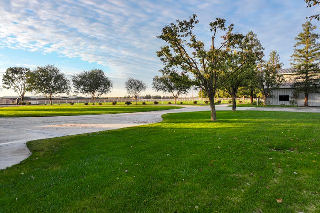 16500 Rd 152, Tulare, CA 93274