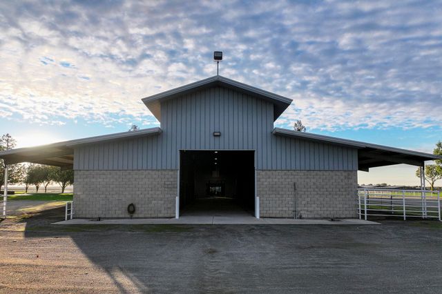 16500 Rd 152, Tulare, CA 93274