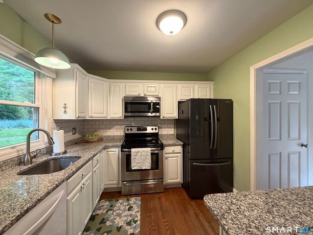 11 Hall Passway, Danbury, CT 06811
