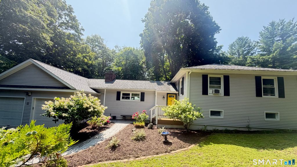 11 Hall Passway, Danbury, CT 06811