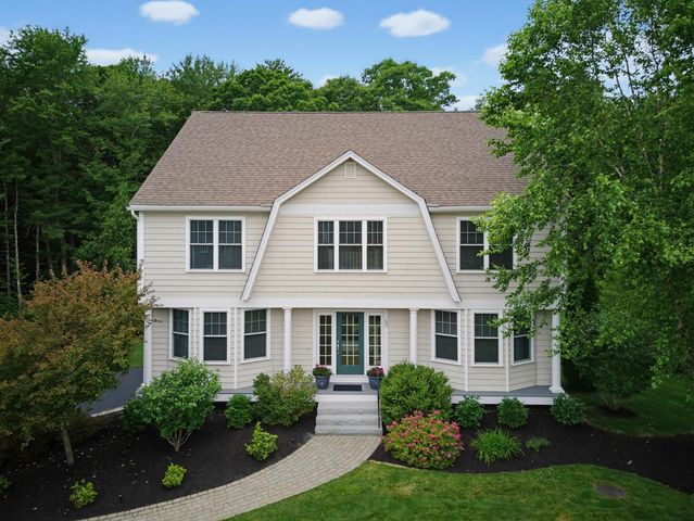 33 Chisholm Farm Drive, Stratham, NH 03885