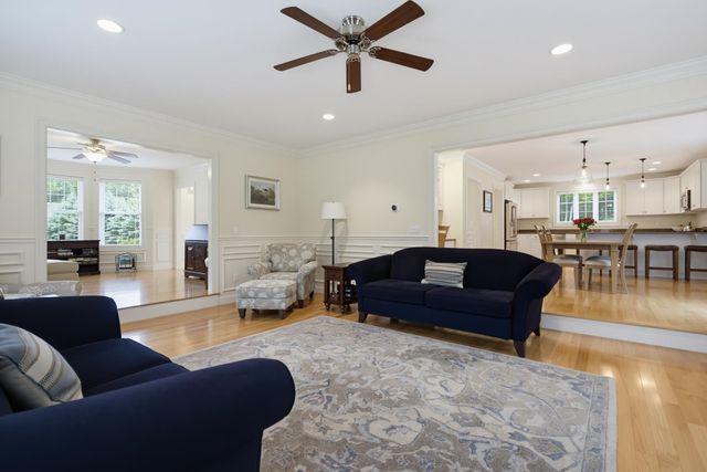 33 Chisholm Farm Drive, Stratham, NH 03885
