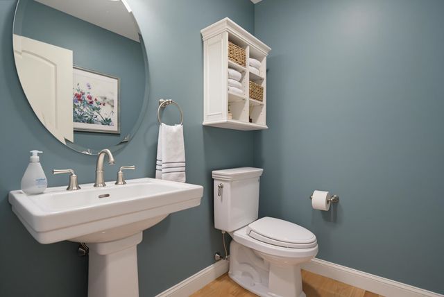 33 Chisholm Farm Drive, Stratham, NH 03885