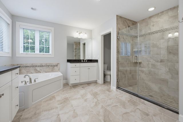33 Chisholm Farm Drive, Stratham, NH 03885