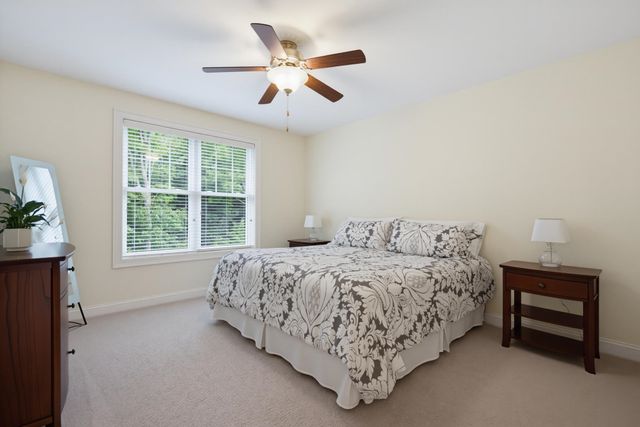33 Chisholm Farm Drive, Stratham, NH 03885