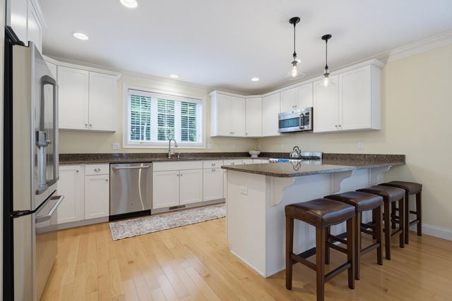 33 Chisholm Farm Drive, Stratham, NH 03885