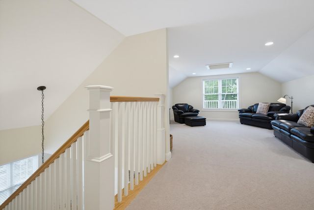 33 Chisholm Farm Drive, Stratham, NH 03885