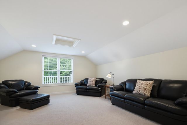 33 Chisholm Farm Drive, Stratham, NH 03885