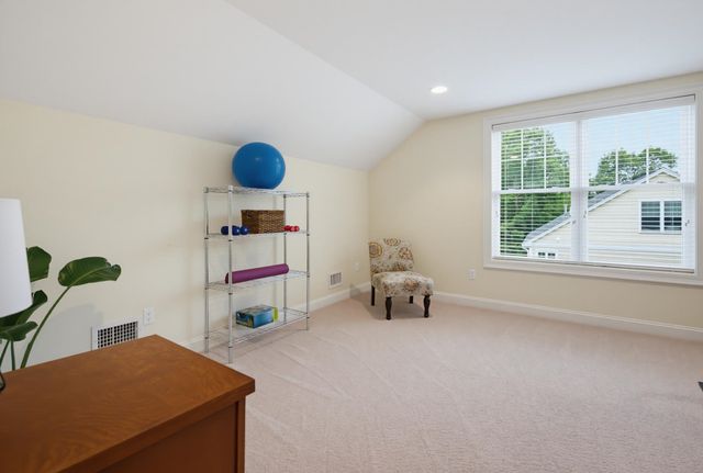 33 Chisholm Farm Drive, Stratham, NH 03885