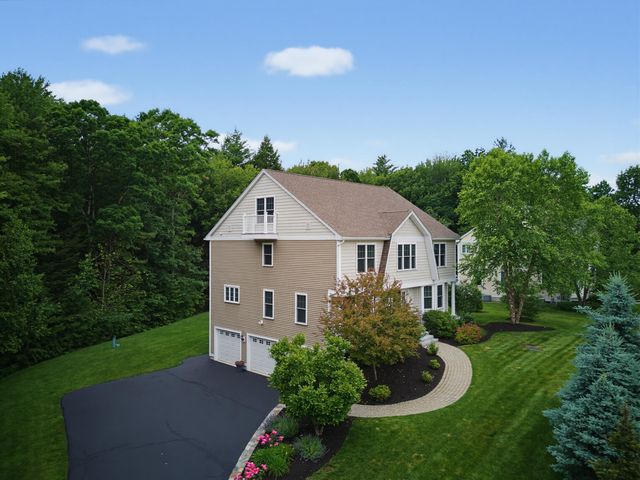 33 Chisholm Farm Drive, Stratham, NH 03885
