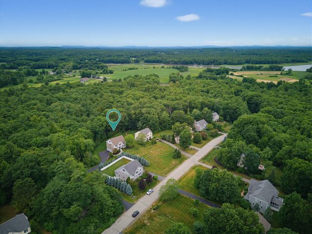 33 Chisholm Farm Drive, Stratham, NH 03885