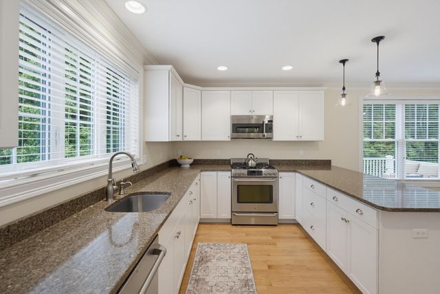 33 Chisholm Farm Drive, Stratham, NH 03885