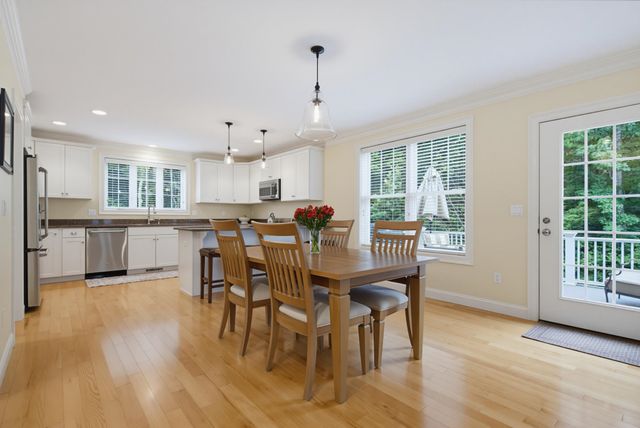 33 Chisholm Farm Drive, Stratham, NH 03885