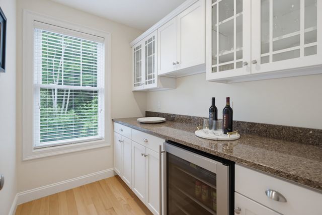 33 Chisholm Farm Drive, Stratham, NH 03885
