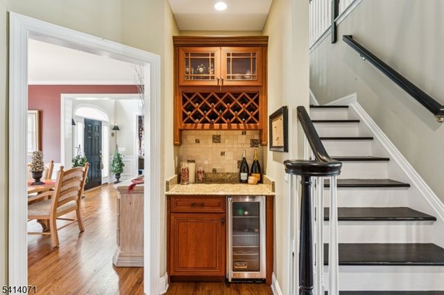 18 Laurel Ct, Branchburg Twp., NJ 08876