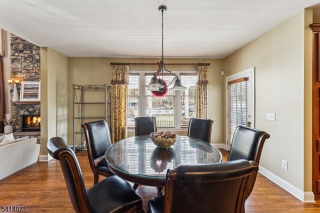 18 Laurel Ct, Branchburg Twp., NJ 08876