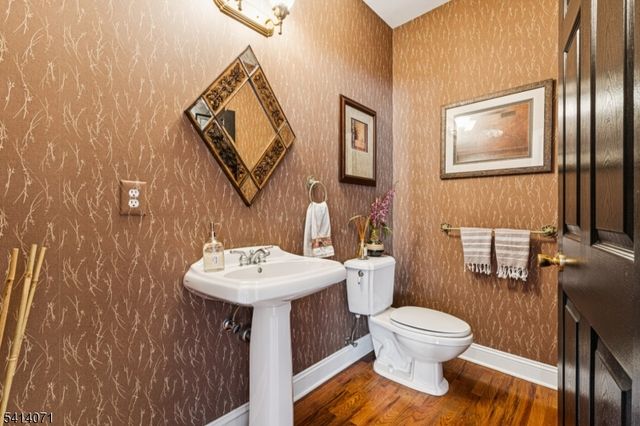 18 Laurel Ct, Branchburg Twp., NJ 08876