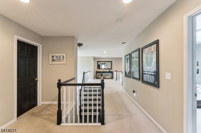 18 Laurel Ct, Branchburg Twp., NJ 08876