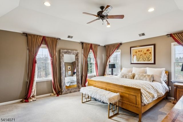 18 Laurel Ct, Branchburg Twp., NJ 08876