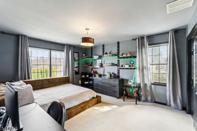 18 Laurel Ct, Branchburg Twp., NJ 08876