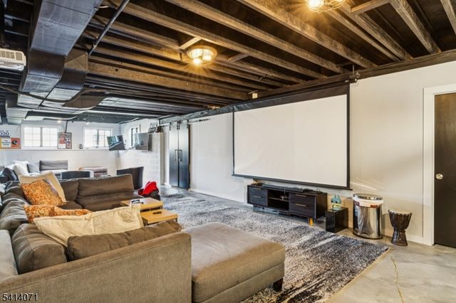 18 Laurel Ct, Branchburg Twp., NJ 08876